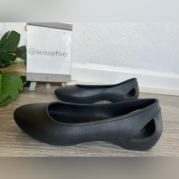 Crocs Laura ballerina flats with cut outs. Size 4. - Picture 3 of 9